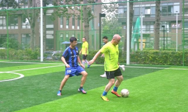 这场友谊赛“足”够精彩